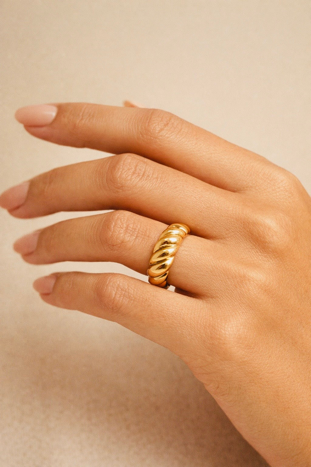 AROMA GOLD CROISSANT RING