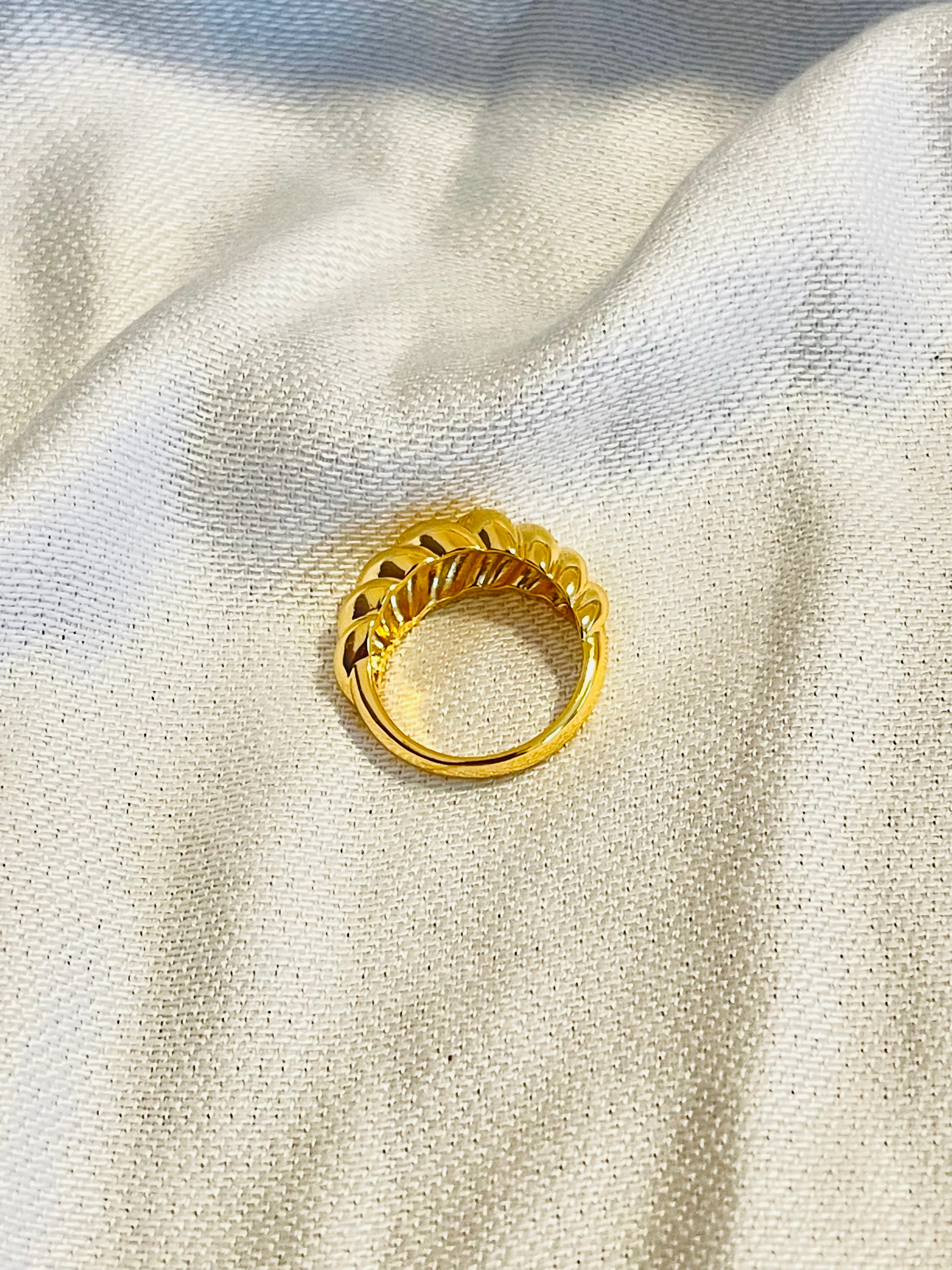 AROMA GOLD CROISSANT RING