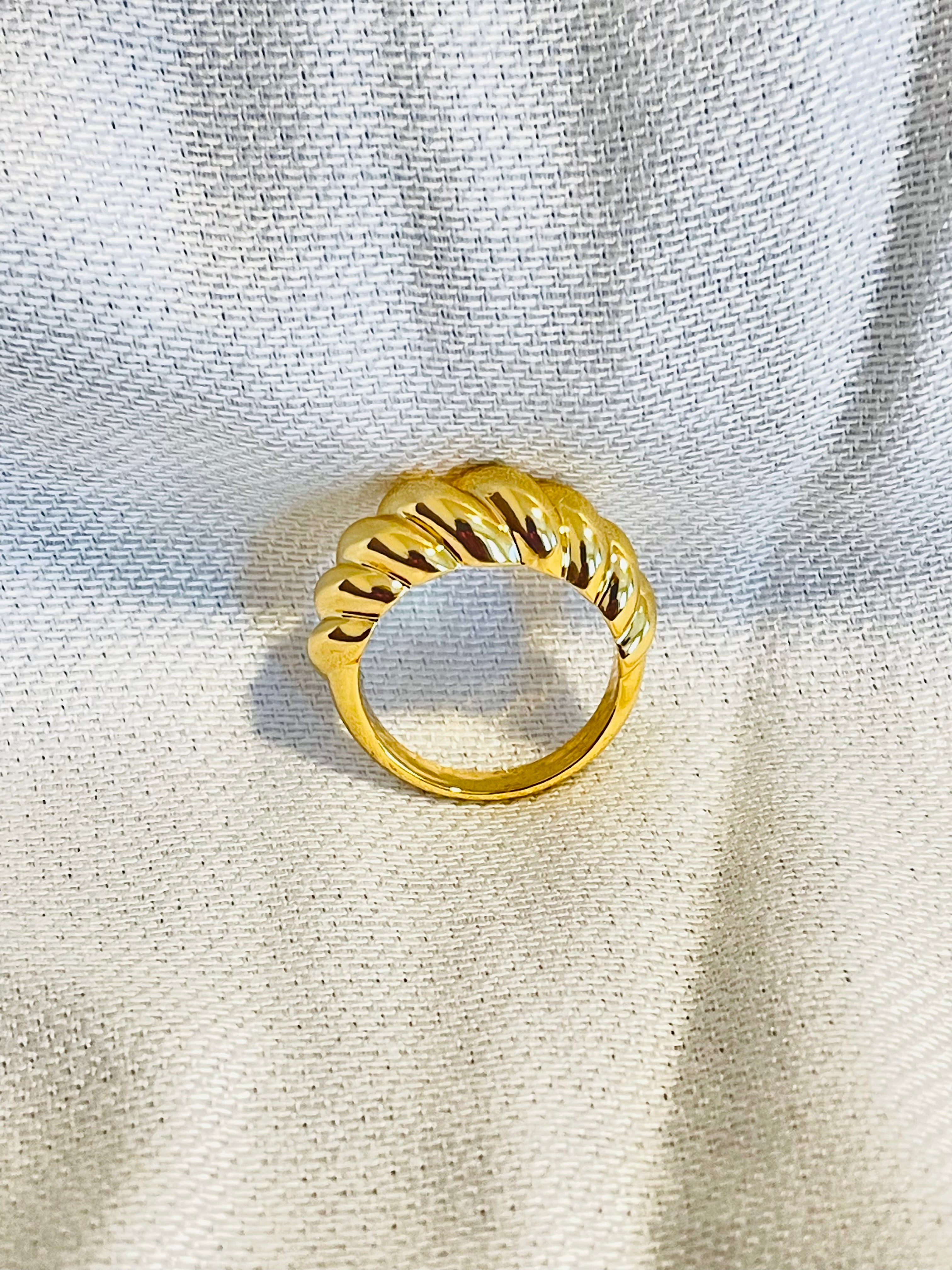 AROMA GOLD CROISSANT RING