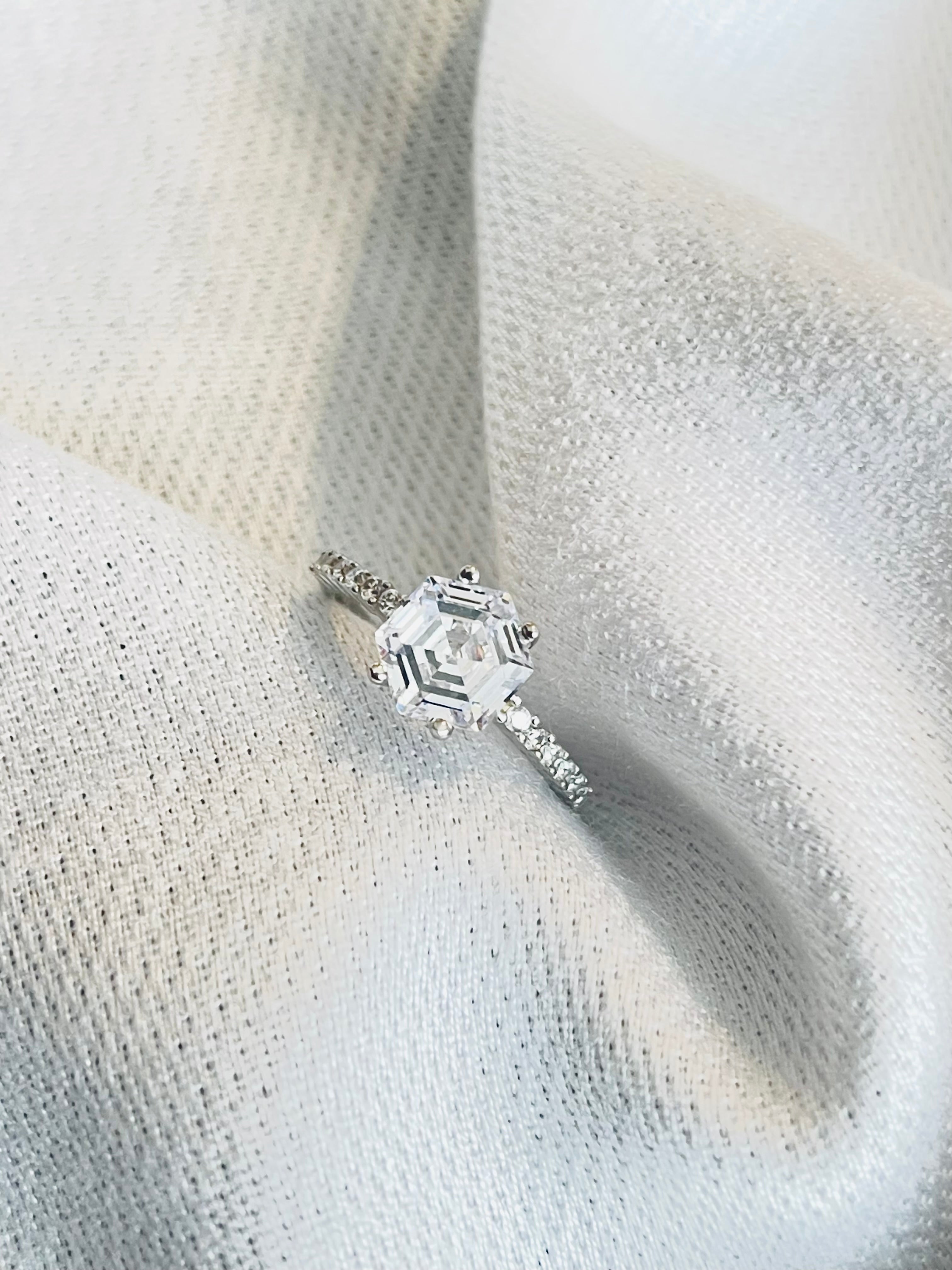 BEAUTY SILVER GEMSTONE RING