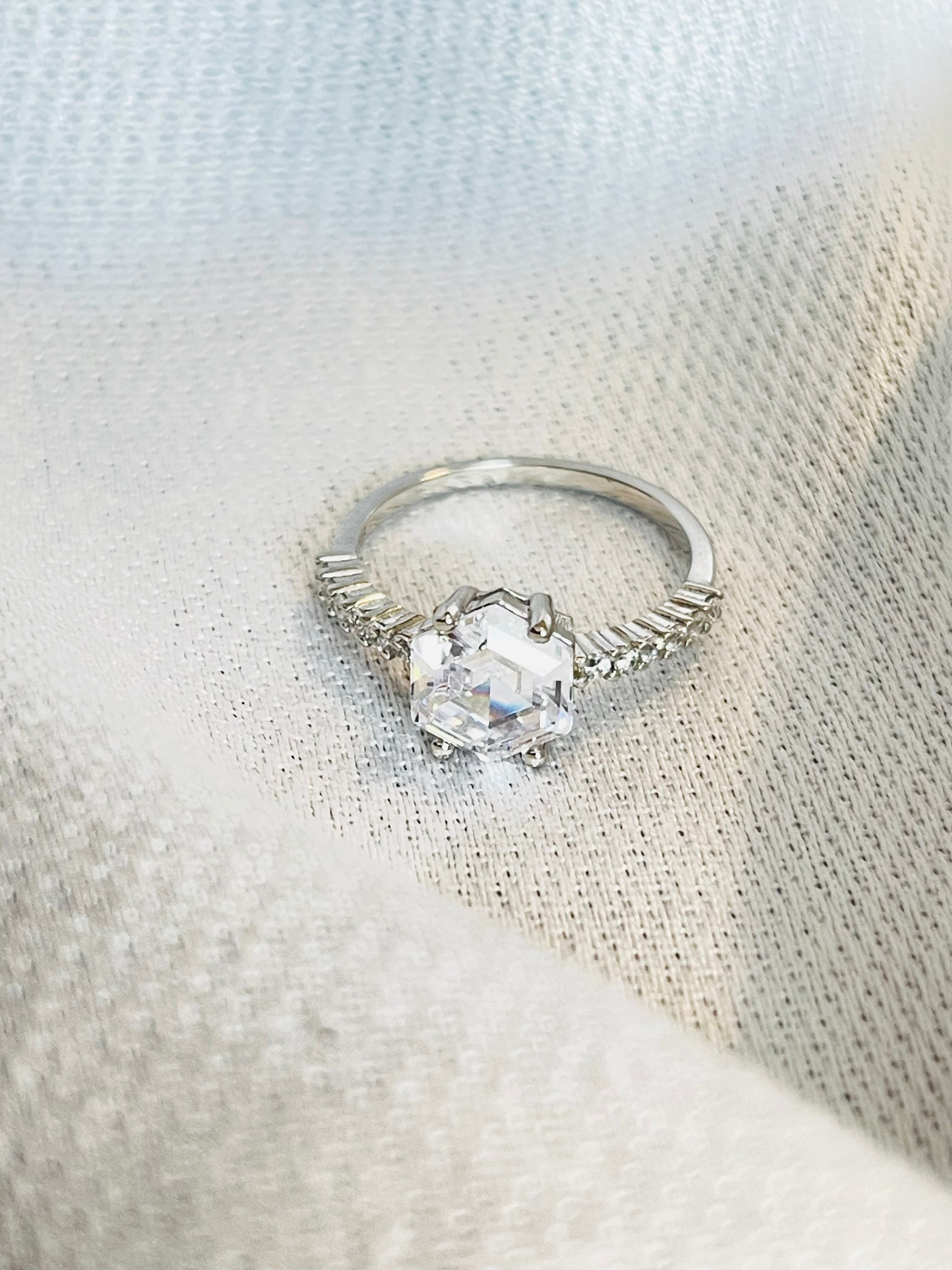 BEAUTY SILVER GEMSTONE RING