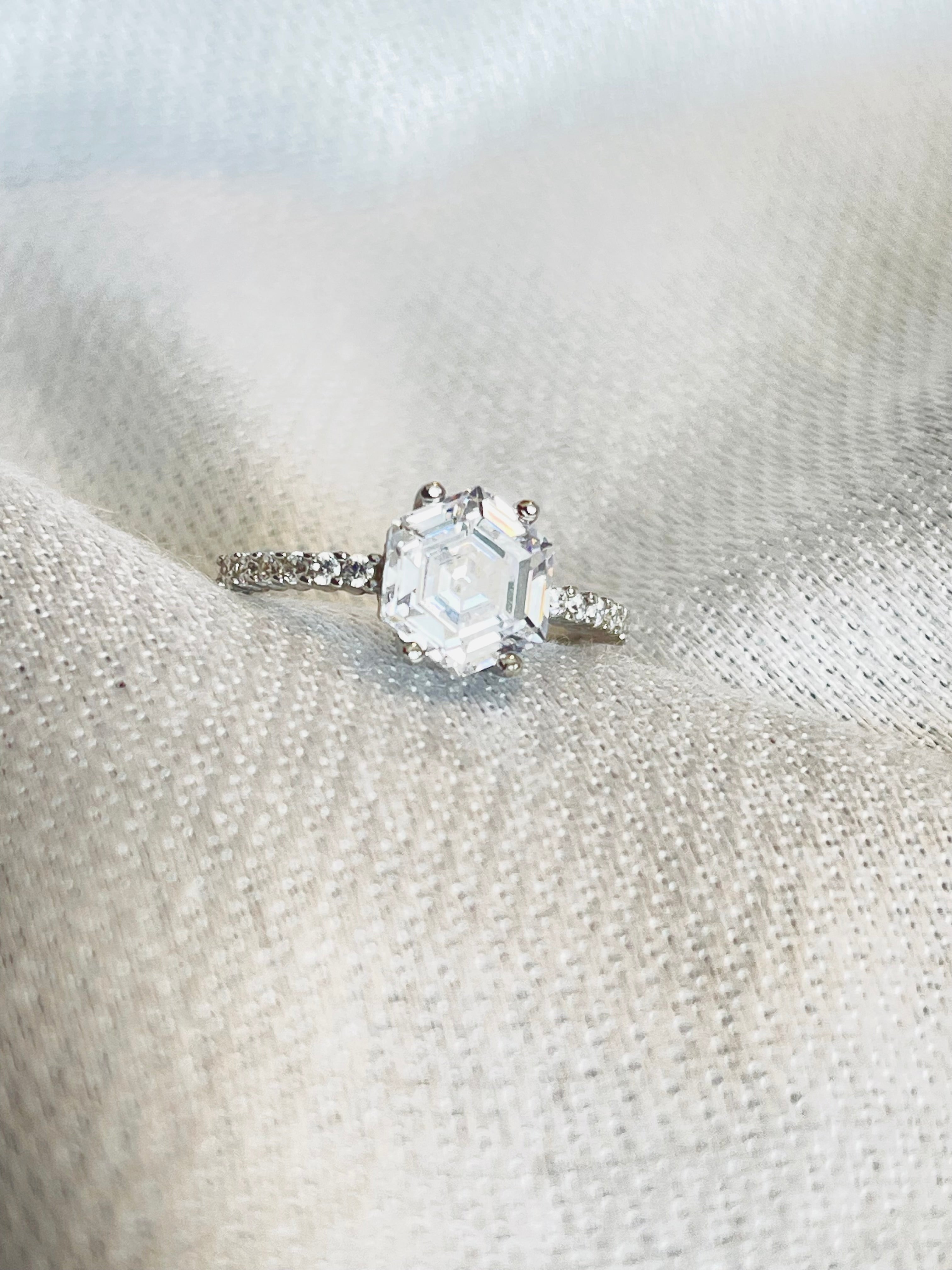 BEAUTY SILVER GEMSTONE RING